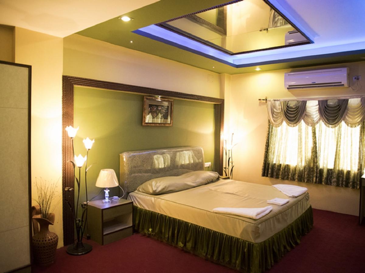 Hotel Sunshine Baharampur Eksteriør bilde