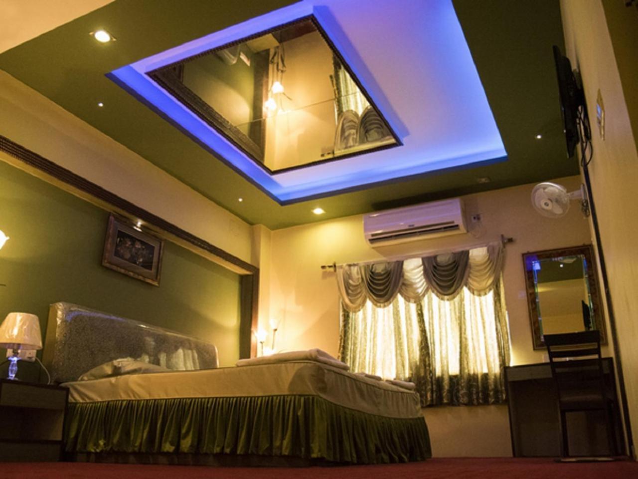 Hotel Sunshine Baharampur Eksteriør bilde