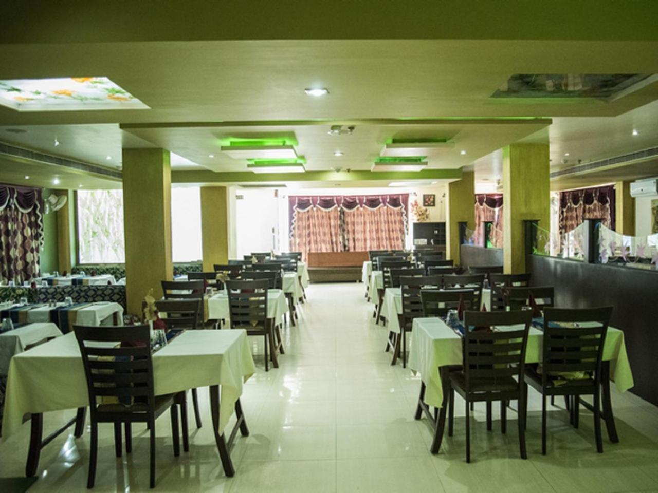 Hotel Sunshine Baharampur Eksteriør bilde